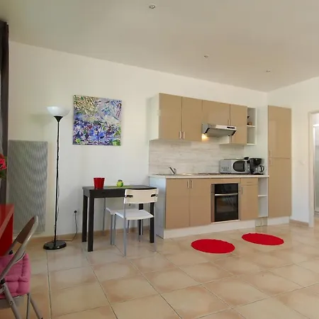 2eme Etage Vue Sur Quai Et Mont Saint Clair Апартаменты *